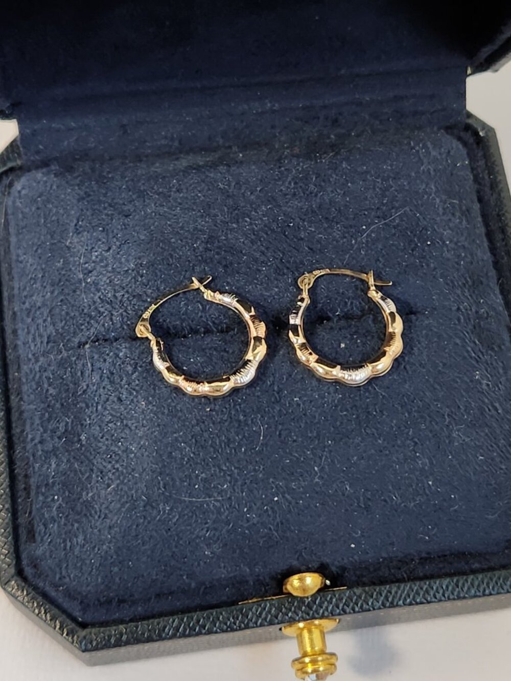 Gorgeous VTG 1980's Solid 10k Tri-Color Gold Bamboo Hoop Earrings 12mm - Picture 13 of 13